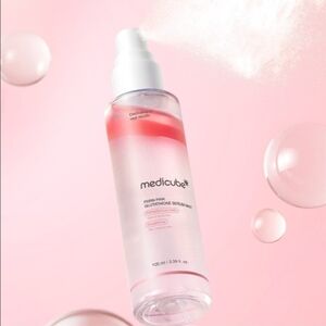 Medicube PDRN Pink Glutathione Serum Mist.